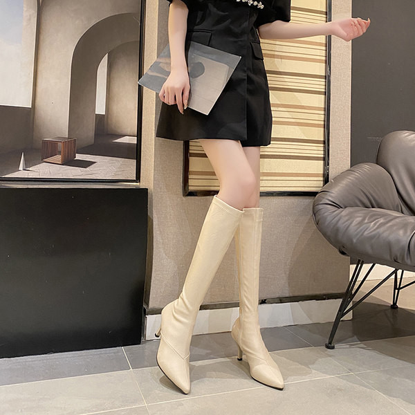 Moderne ženske čizme obični model na petu