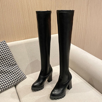 Női magas sarkú csizma tiszta modell