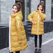 Napi hosszú női kabát kapucnival és zsebekkel