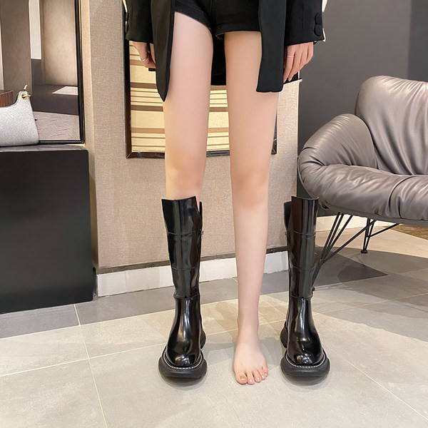 Modern ekobőr női csizma cipzárral