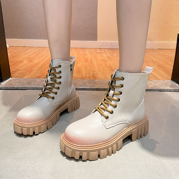 Ženske čizme s grubim potplatom i vezicama