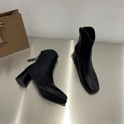 Női csizma új modell műbőrből, 6 cm magassággal