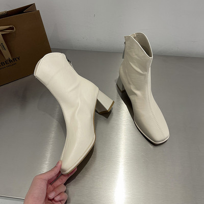 Női csizma új modell műbőrből, 6 cm magassággal