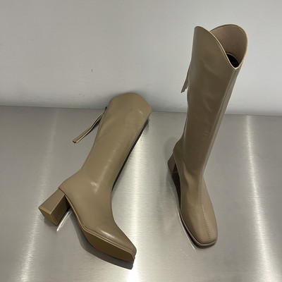 Női csizma új modell műbőrből, 6 cm magassággal