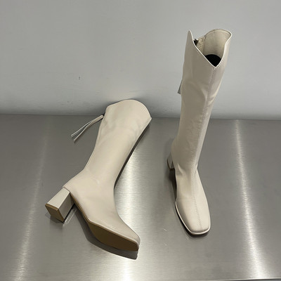 Női csizma új modell műbőrből, 6 cm magassággal