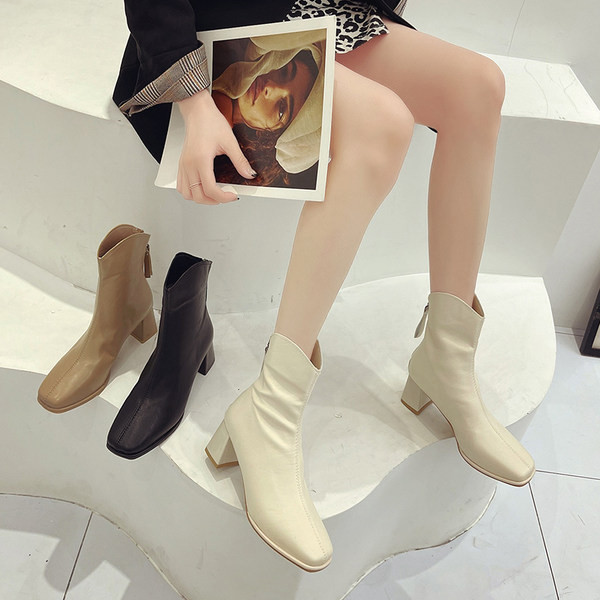 Női csizma új modell műbőrből, 6 cm magassággal