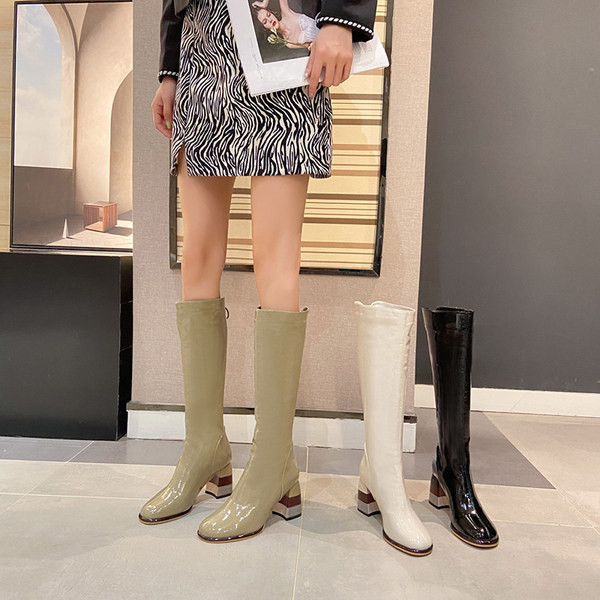 Stílusos női lakkbőr magassarkú csizma