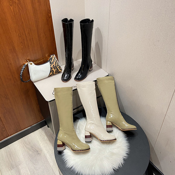 Stílusos női lakkbőr magassarkú csizma