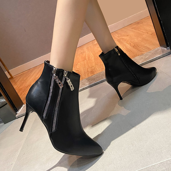 Terava mudeliga õhukese kontsaga naiste nahast saapad