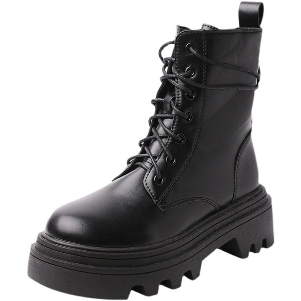 Alkalmi női csizma durva talppal, fekete színben