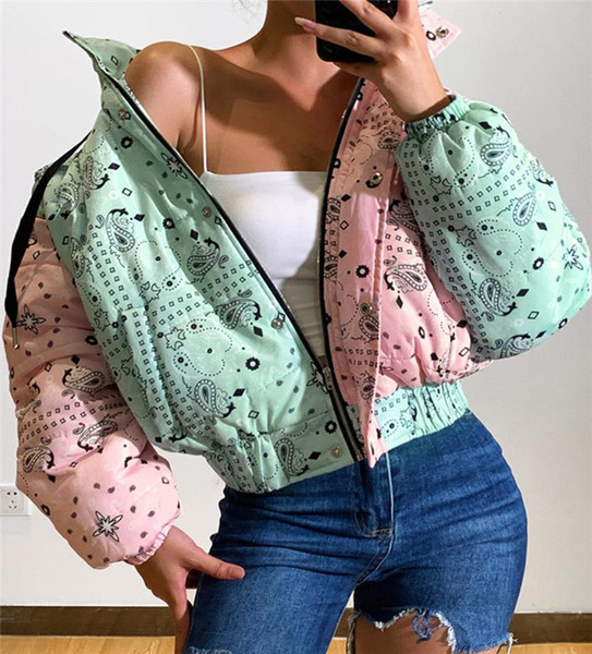 Női téli rövid kabát cipzárral, színes mintával