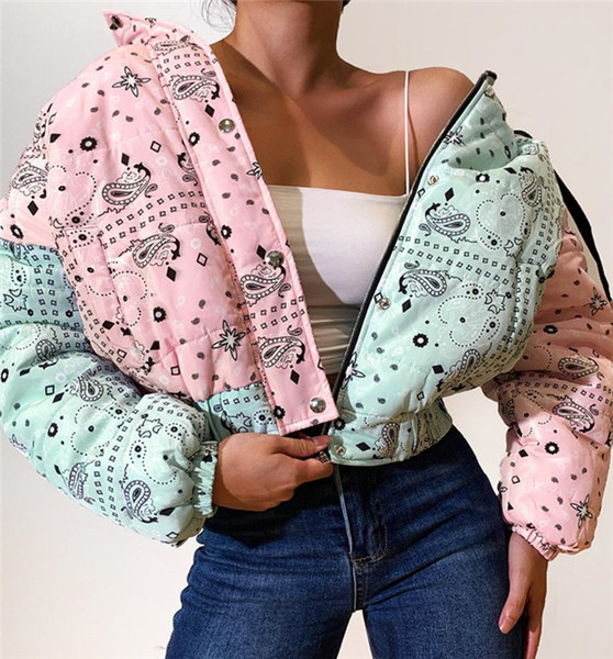 Női téli rövid kabát cipzárral, színes mintával