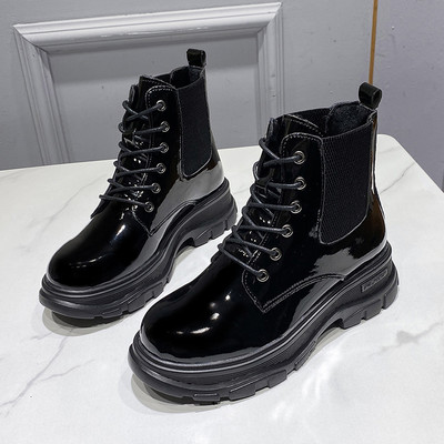 Aktuális fűzős női csizma