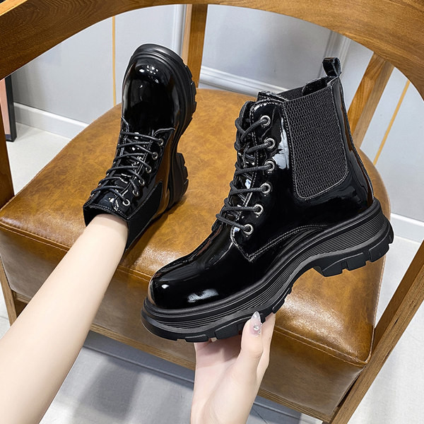 Aktuális fűzős női csizma