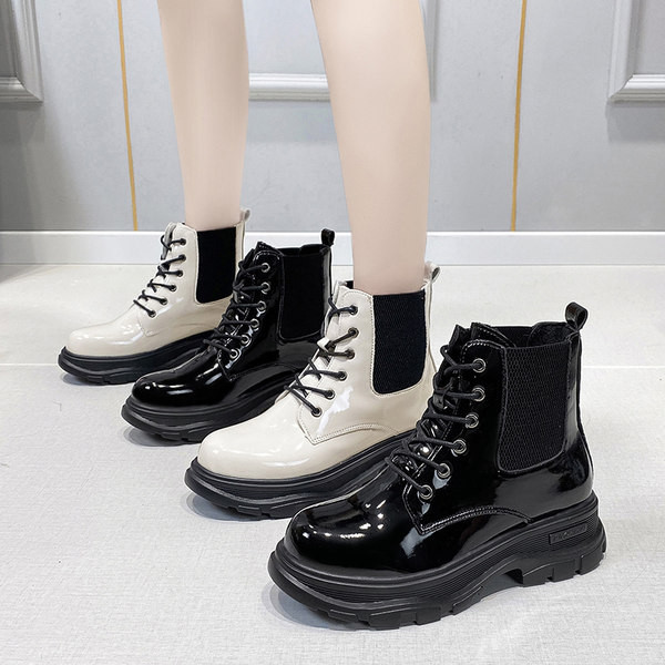 Aktuális fűzős női csizma