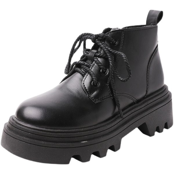 Női alkalmi csizma új modellje durva talppal, fekete színben