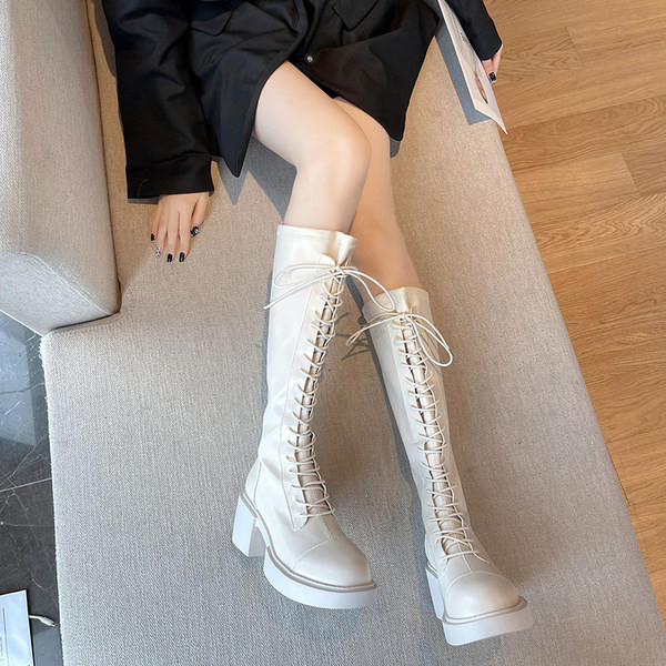 Modern műbőr csizma - két modell