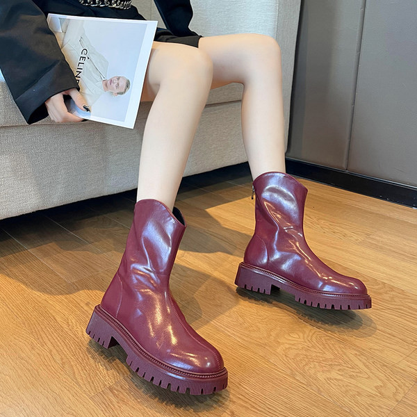 Moodsad krobelise tallaga saapad naistele