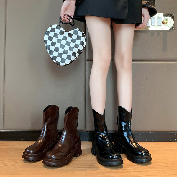 Új, vastag sarkú bőrcsizma modell, két színben nőknek