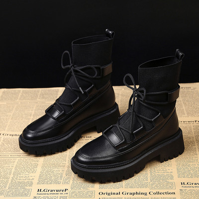 Naiste vabaaja saapad paeltega - musta värvi