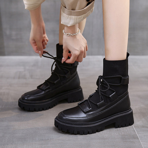 Naiste vabaaja saapad paeltega - musta värvi