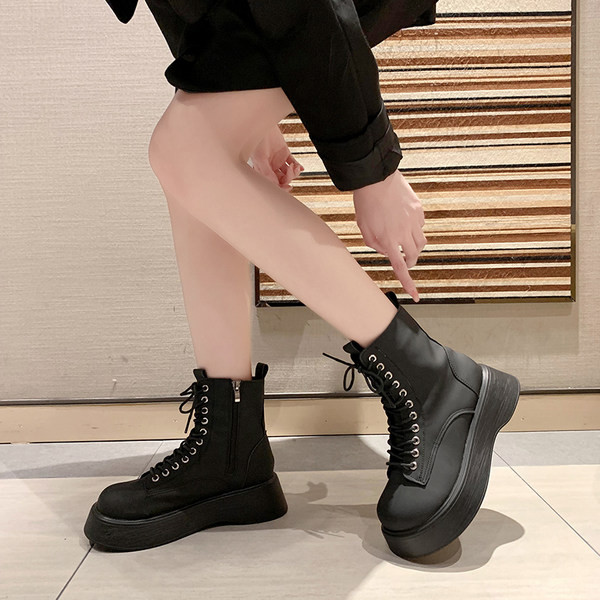 Novi model ženskih čizama sa debelim đonom u tri boje