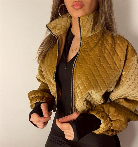 Női téli kabát magas gallérral és cipzárral