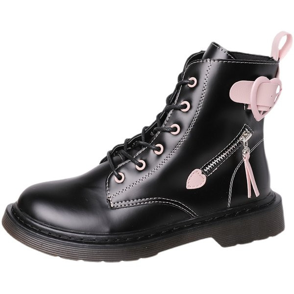 Műbőrből készült, fűzős női bőrcsizma új modellje