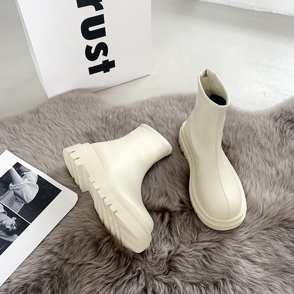 Ženske čiste čizme u dvije boje