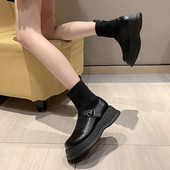 Ženske ležerne čizme u crnoj boji sa kopčom