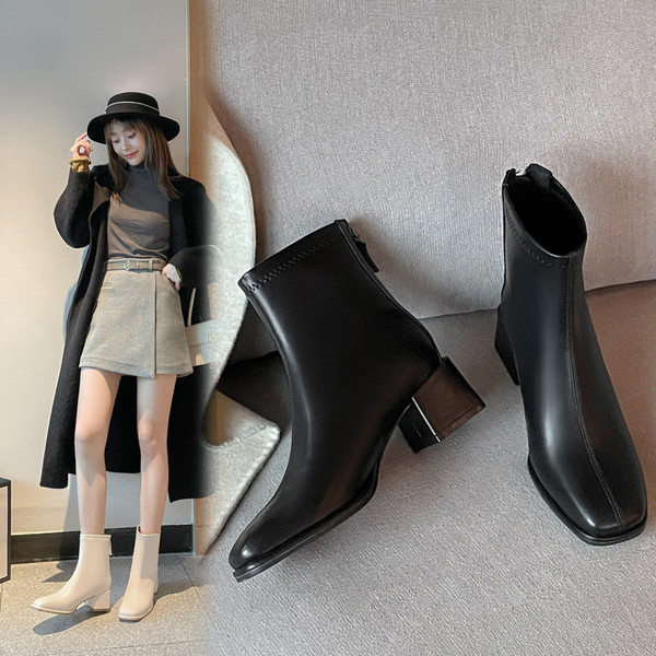 Női bőrcsizma bézs és fekete cipzárral