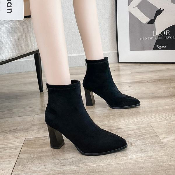 Női csizma cipzárral és sarokkal - lekerekített modell