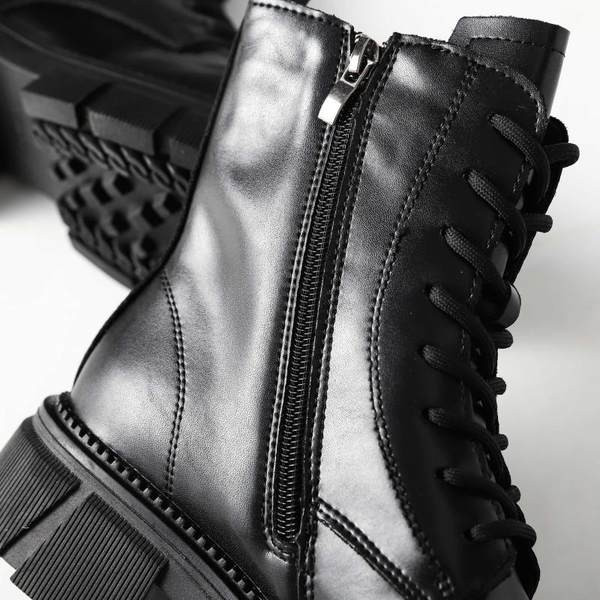 Eko bőrből készült női csizma dekoratív cipzárral