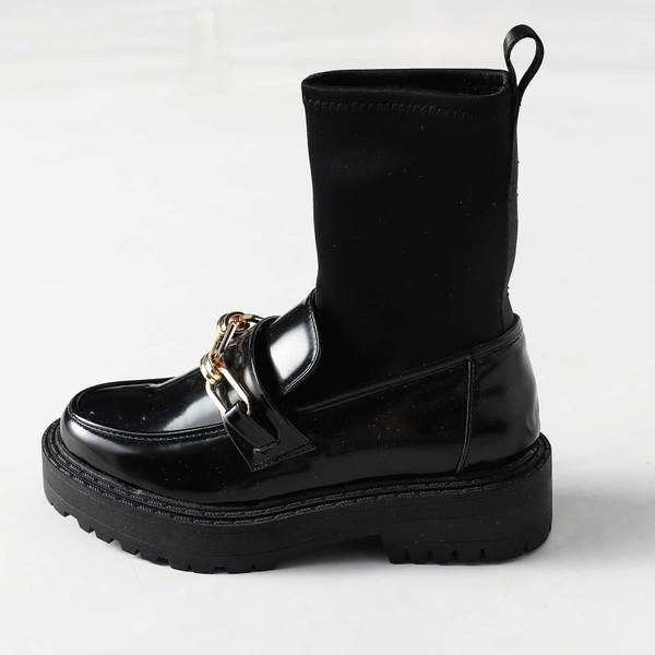 Női lakkcsizma textil résszel, fém díszítéssel