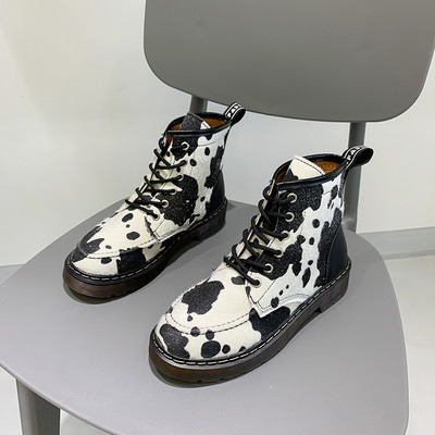 Színes, fűzős női csizma