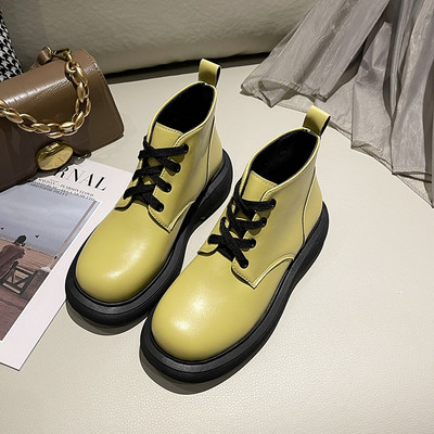 Nahast naiste saapad paelte ja tallaga 5 cm