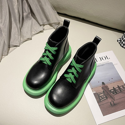 Nahast naiste saapad paelte ja tallaga 5 cm