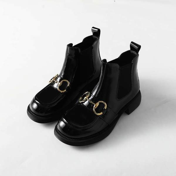 Moodsad naiste saapad pahkluu ja metallist kaunistusega