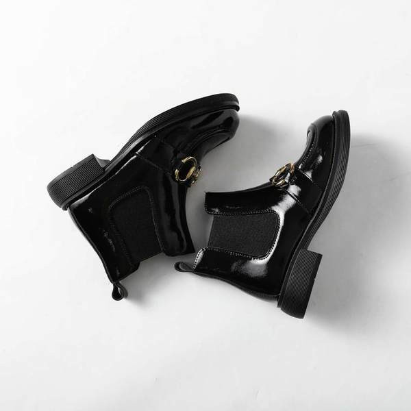 Moodsad naiste saapad pahkluu ja metallist kaunistusega