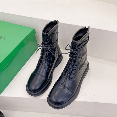 Naiste vabaaja saapad paeltega – kolmes värvitoonis