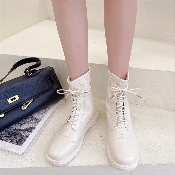 Naiste vabaaja saapad paeltega – kolmes värvitoonis