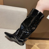 Modern női lakkbőr csizma hegyes modell