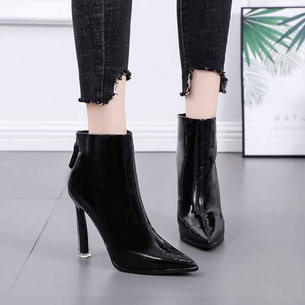 Stílusos női csizma hegyes modell vékony 10 cm-es sarokkal