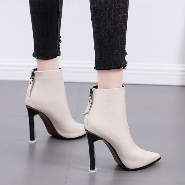 Stílusos női csizma hegyes modell vékony 10 cm-es sarokkal