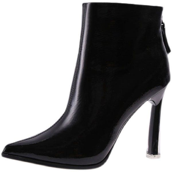 Stílusos női csizma hegyes modell vékony 10 cm-es sarokkal