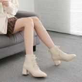 Bőr női csizma fűzővel és sarokkal