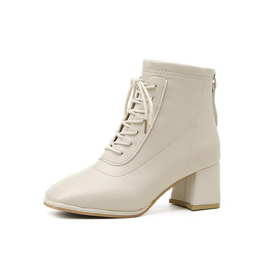 Bőr női csizma fűzővel és sarokkal