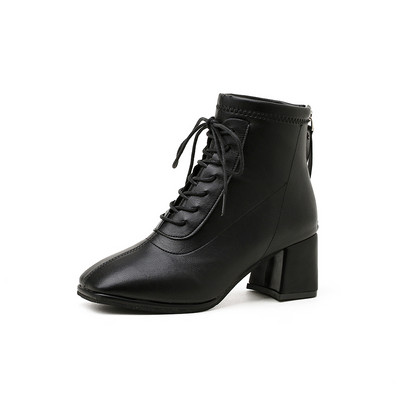 Bőr női csizma fűzővel és sarokkal