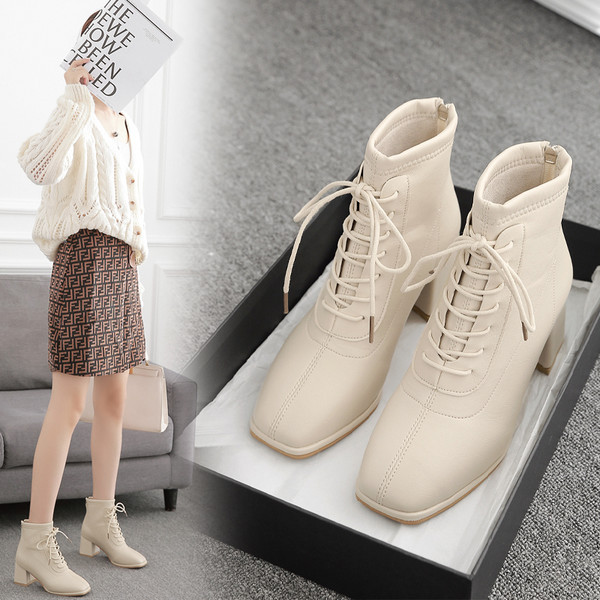 Bőr női csizma fűzővel és sarokkal