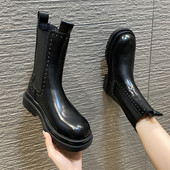 Női alkalmi csizma lekerekített modell fém elemekkel